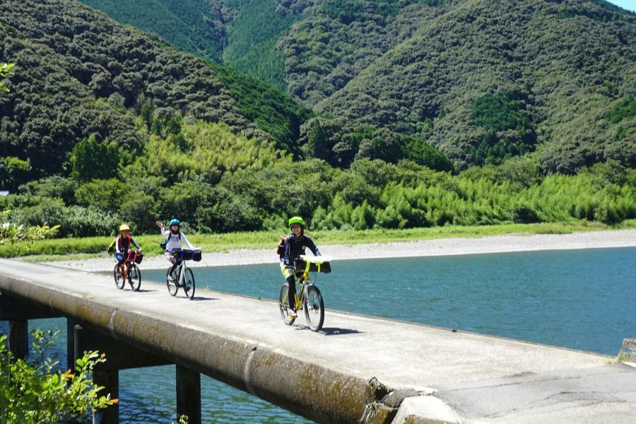 Okera Adventures Shimanto Bikerafting